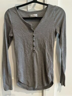 Abercrombie & Fitch Women's Gray Waffle Henley Long Sleeve
